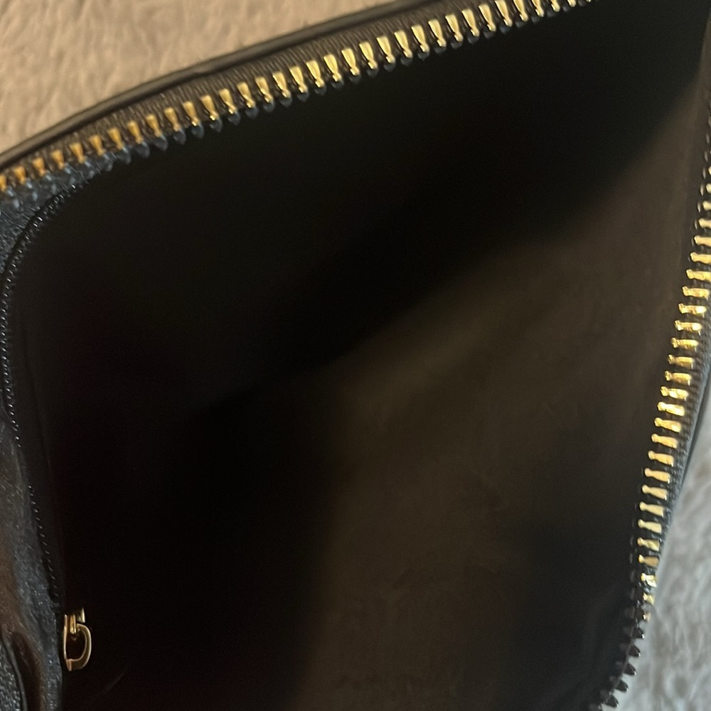 Coco & Carmen Hand Beaded Clutch/ Crossbody - Picture 7 of 9